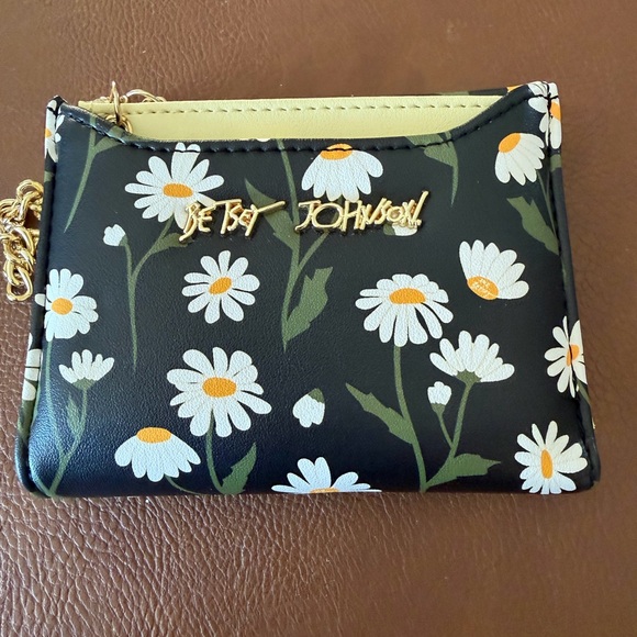 Betsey Johnson Handbags - Betsey Johnson Black Daisy Zip Card Case Wallet NWOT